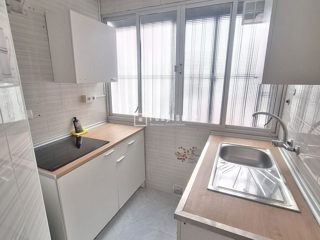 Piso en alquiler en  calle Niebla, Sevilla  4/18