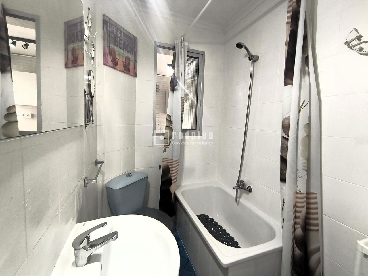 Piso en alquiler en  calle Niebla, Sevilla  11/18