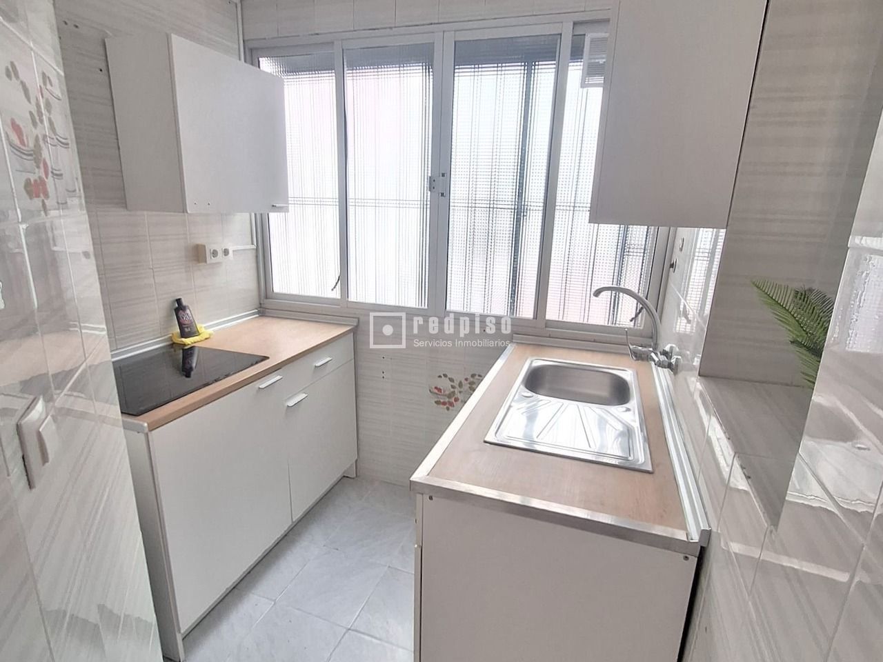 Piso en alquiler en  calle Niebla, Sevilla  3/18