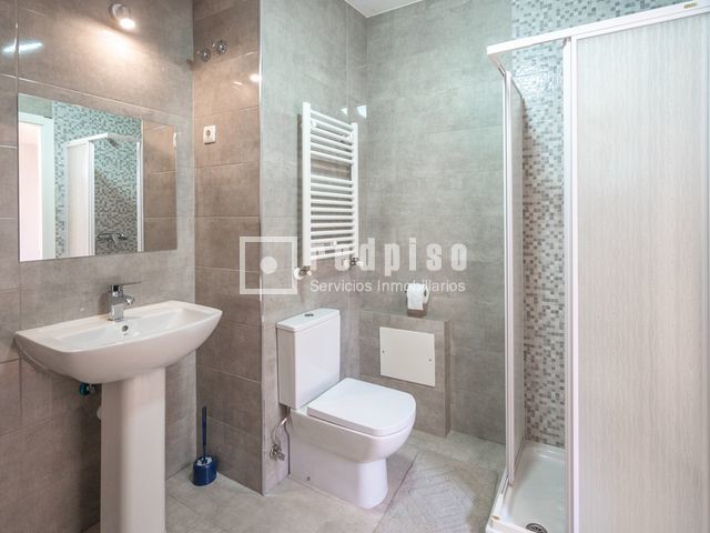 Casa en venta en calle De Laredo, Arroyomolinos, Madrid 39/44