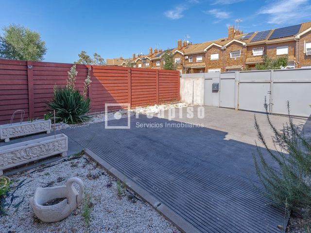 Casa en venta en calle De Laredo, Arroyomolinos, Madrid 44/44