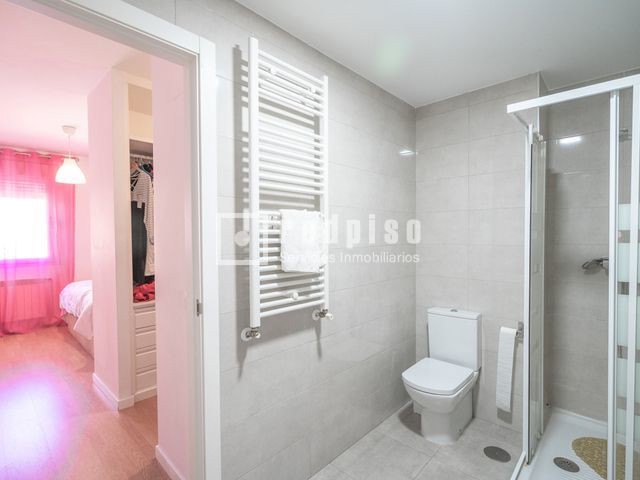 Casa en venta en calle De Laredo, Arroyomolinos, Madrid 28/44