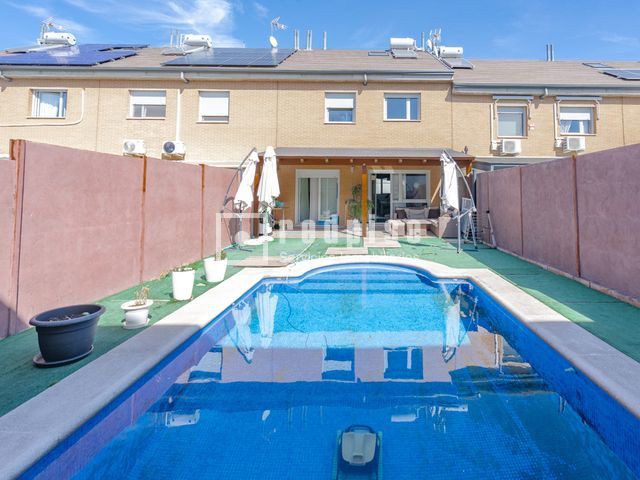 Casa en venta en calle De Laredo, Arroyomolinos, Madrid 2/44
