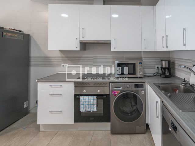 Casa en venta en calle De Laredo, Arroyomolinos, Madrid 16/44