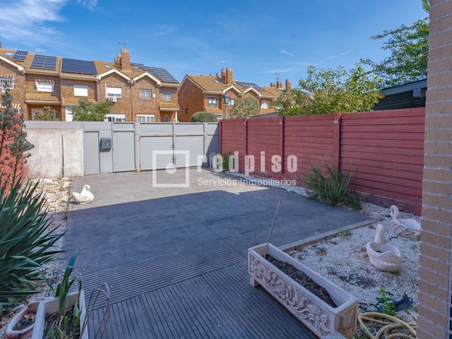 Casa en venta en calle De Laredo, Arroyomolinos, Madrid 41/44