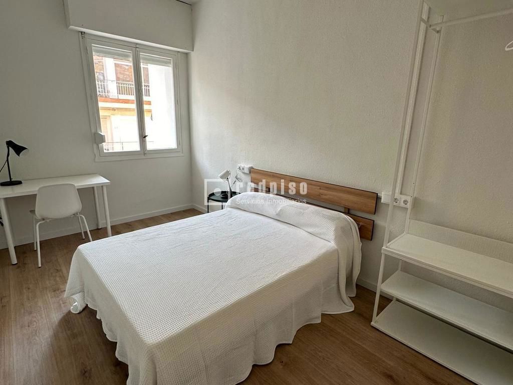 Piso en venta en  calle General Martín de la Carrera, Murcia  24/44