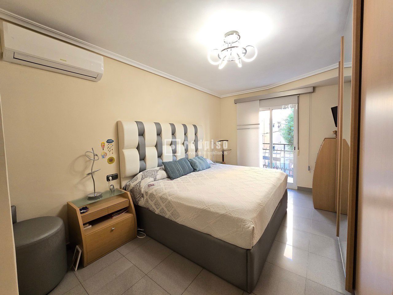 Piso en venta en  Xirivella, Valencia  5/25