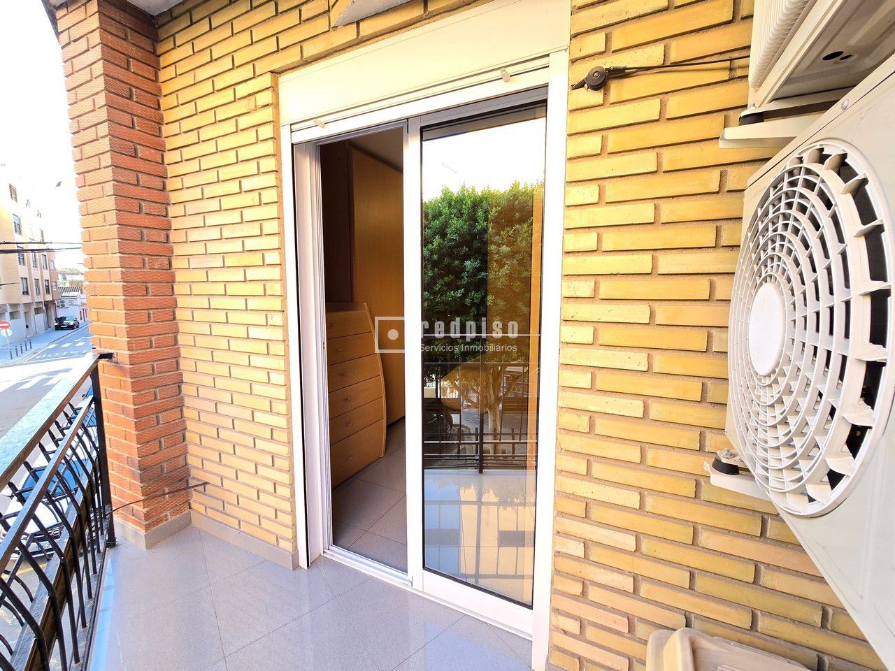 Piso en venta en  Xirivella, Valencia  9/25