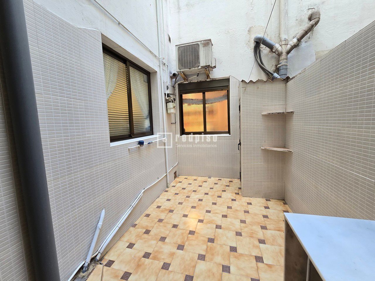 Piso en venta en  Xirivella, Valencia  16/25