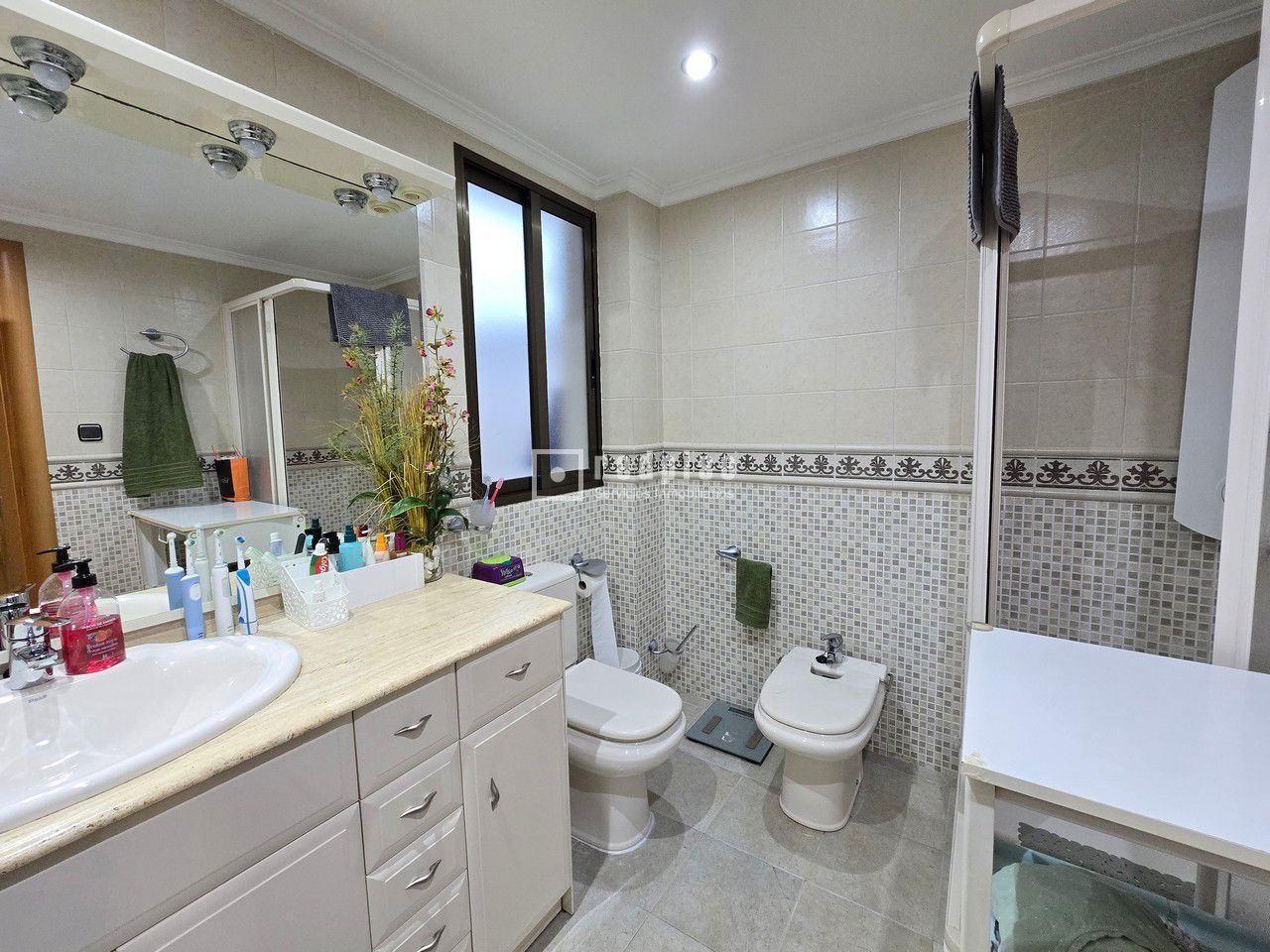 Piso en venta en  Xirivella, Valencia  11/25