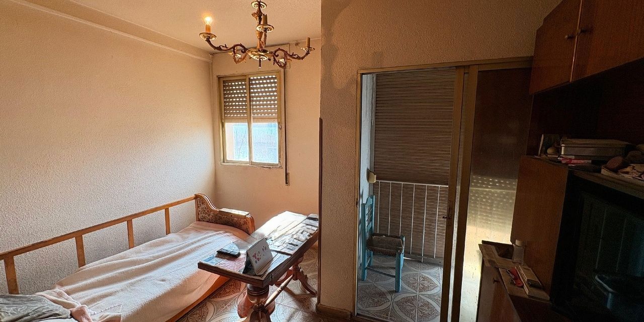 Piso en venta en  calle de Godella, Madrid  1/1