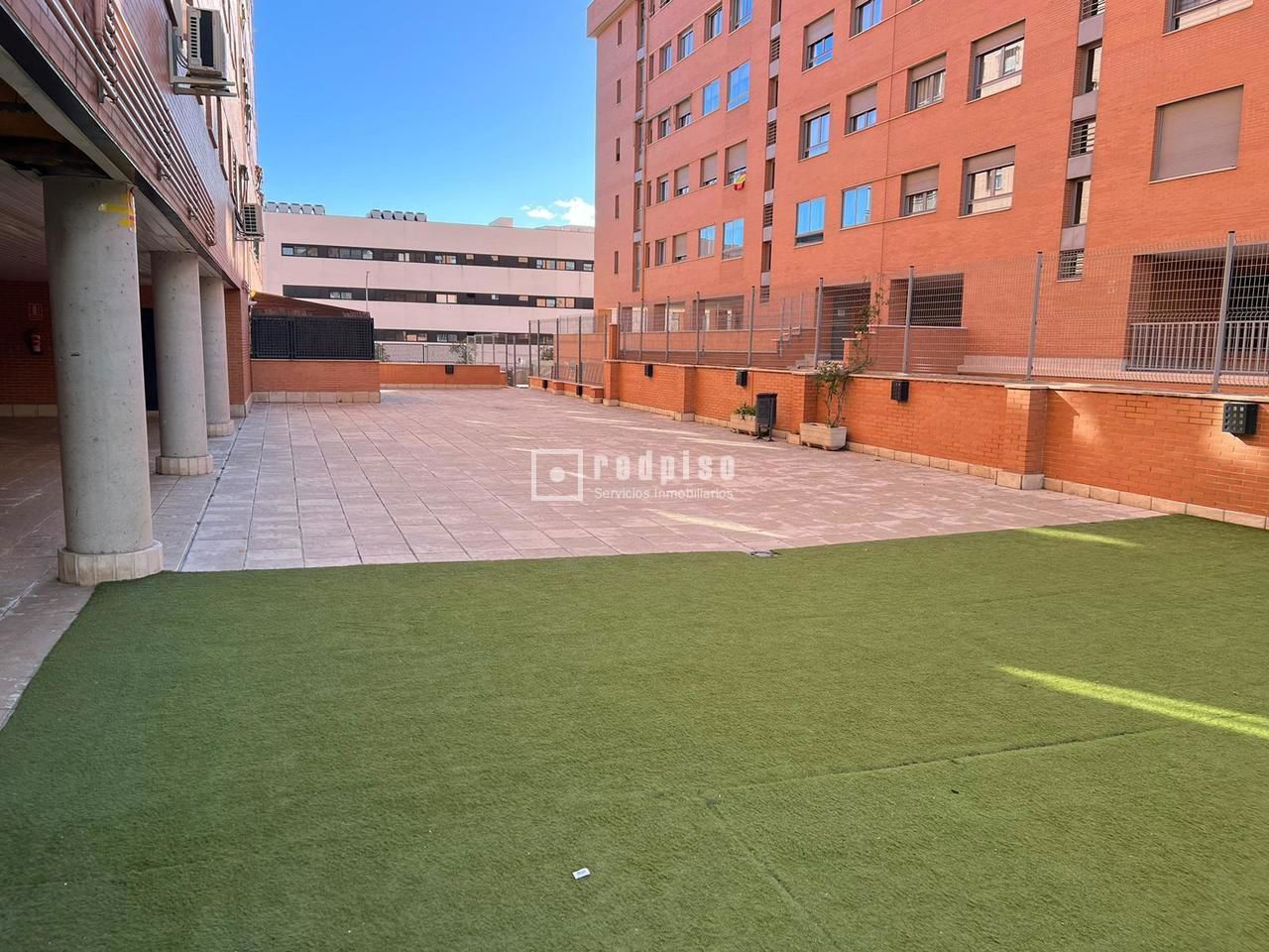 Piso en alquiler en  calle de Vicente Blasco Ibáñez, Madrid  23/26