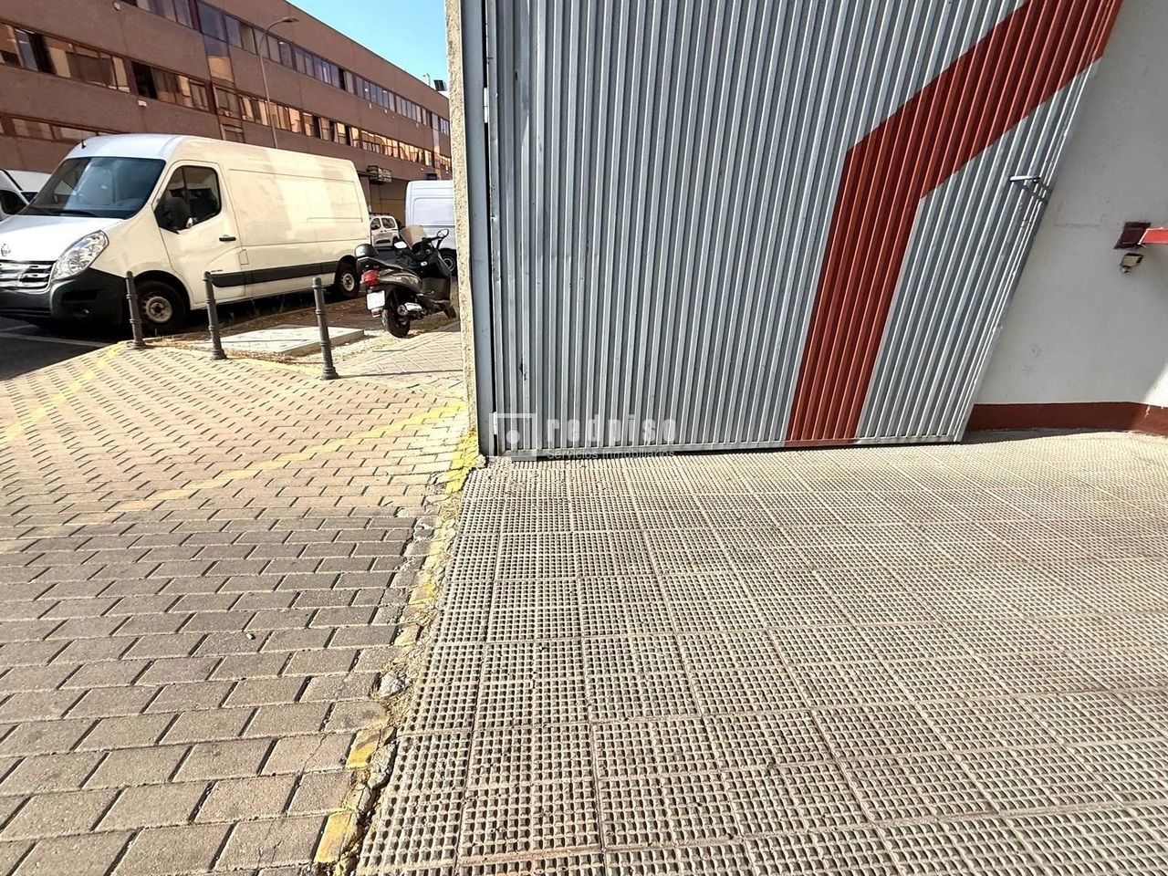 Nave Industrial en venta en calle De Luis I, Puente De Vallecas, Madrid 37/38