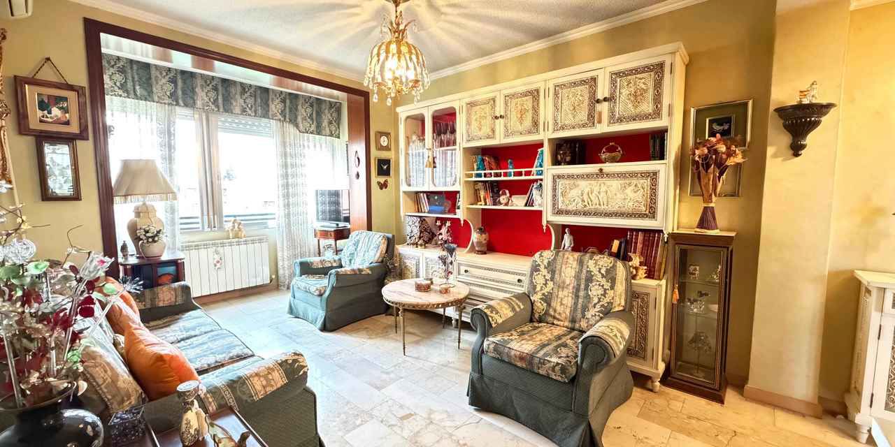 Piso en venta en  calle de Camarena, Latina, Madrid  1/1