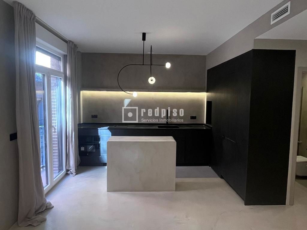 Piso en venta en calle De Santa Águeda, Madrid, Madrid 2/2