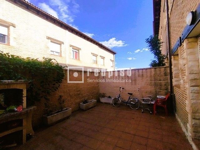 Casa en venta en  Yebra, Guadalajara  9/21