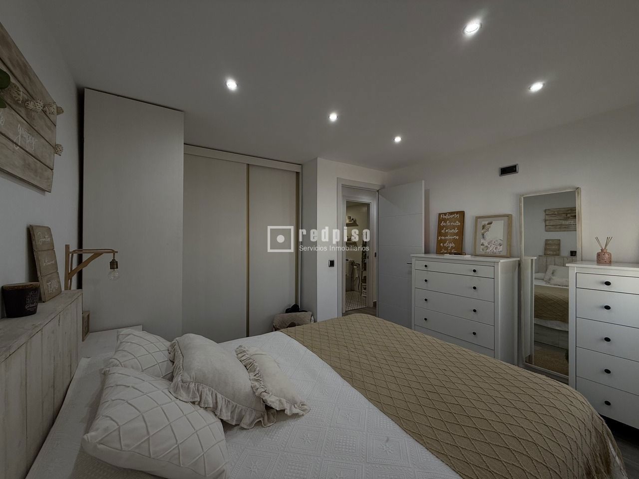 Piso en venta en plaza Del Río Trabanco, Cruz De Humilladero, Málaga 12/22