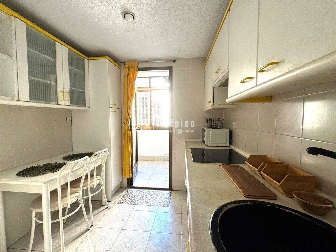 Piso en venta en  calle de Álava, San Fernando de Henares, Madrid  12/22