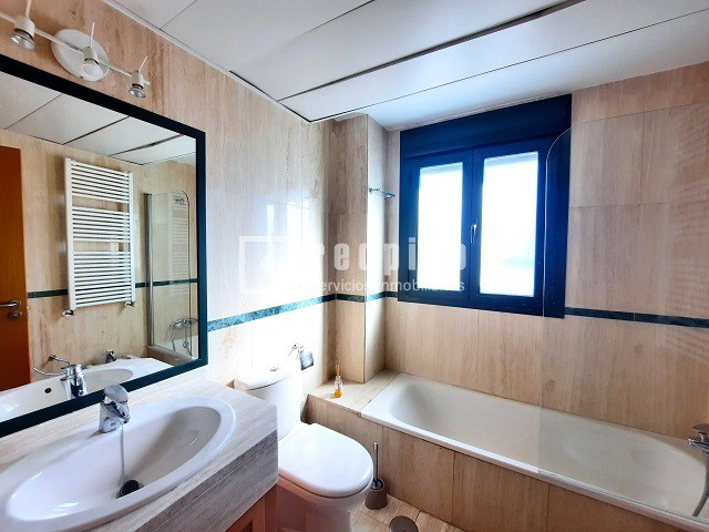 Piso en alquiler en  avenida de Niceto Alcalá Zamora, Madrid  22/26