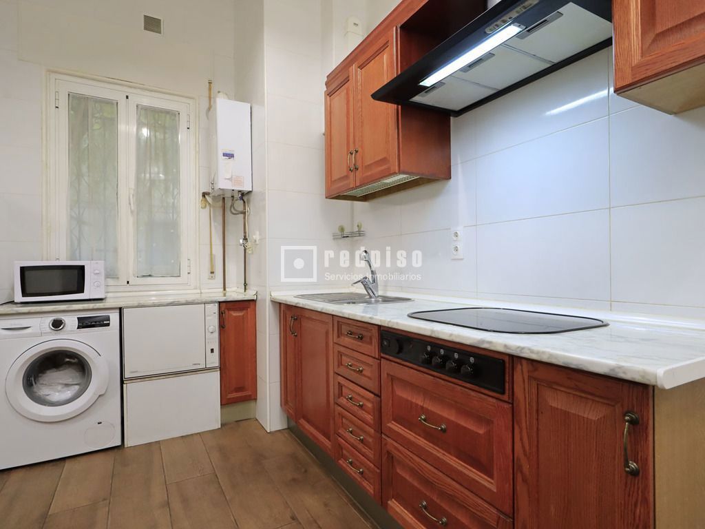 Piso en alquiler en calle De Bravo Murillo, Madrid, Madrid 11/24