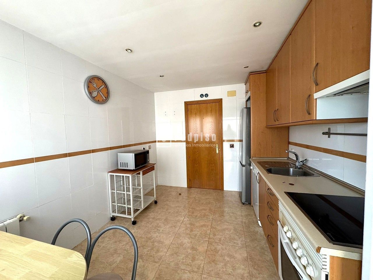 Piso en venta en  calle de Santiago Cuenca, Coslada, Madrid  12/28