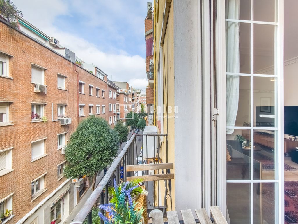Piso en venta en calle De Benito De Castro, Madrid, Madrid 7/24