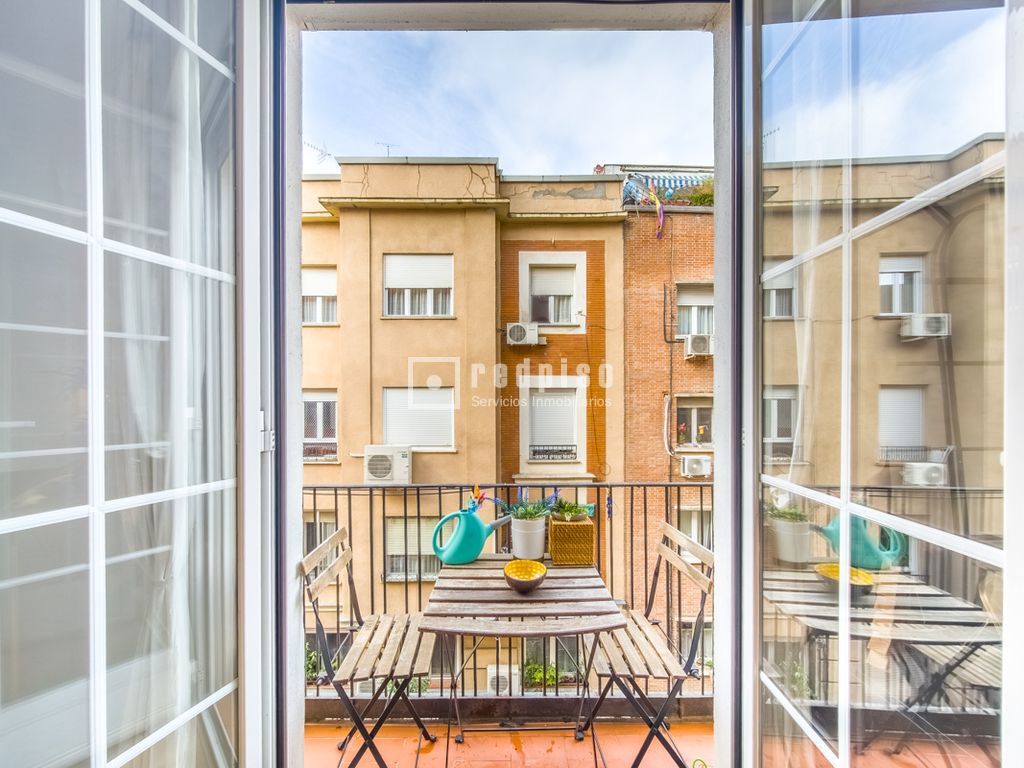 Piso en venta en calle De Benito De Castro, Madrid, Madrid 6/24