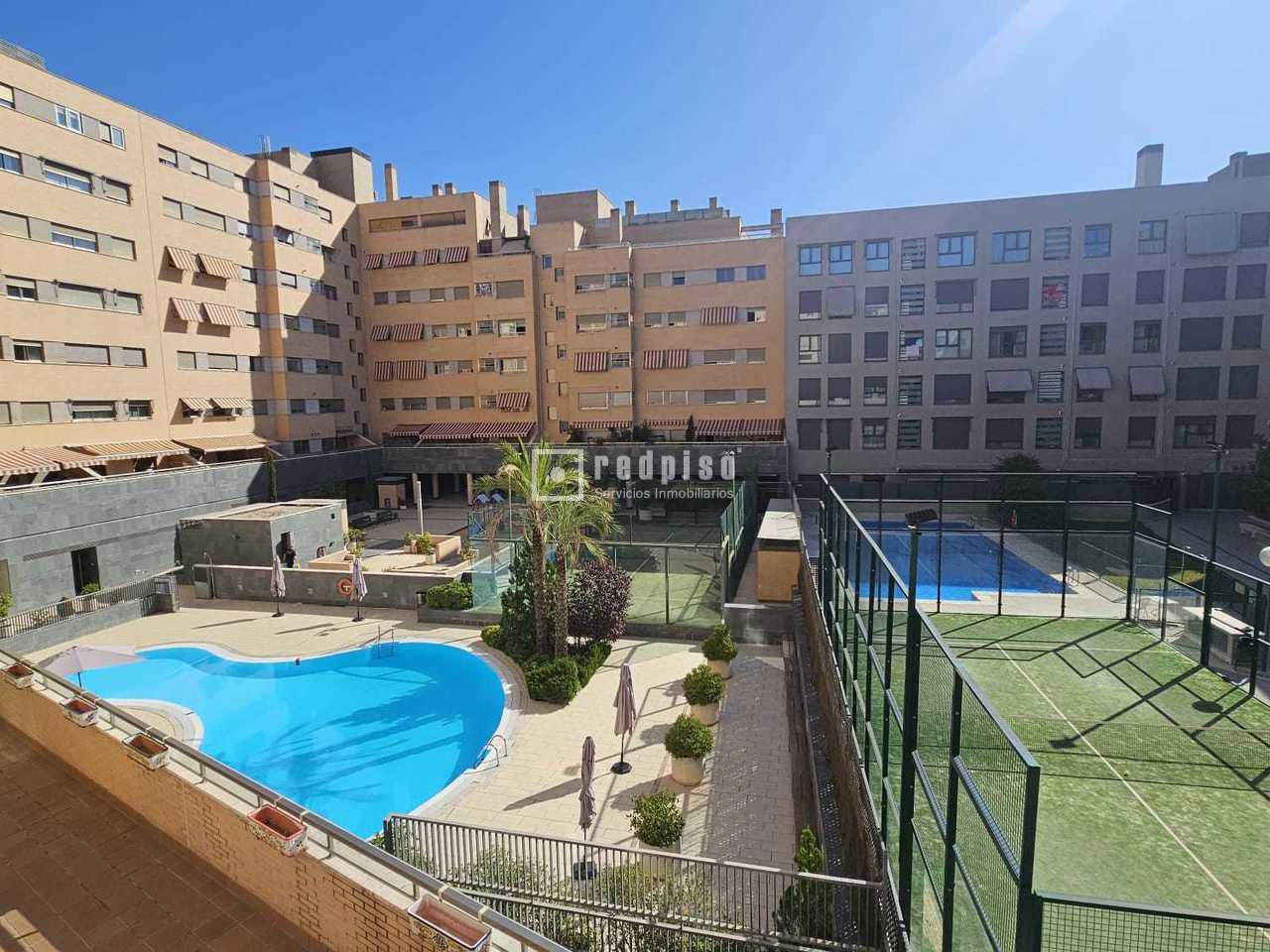 Piso en venta en calle De Las Nebulosas, Madrid, Madrid 28/32