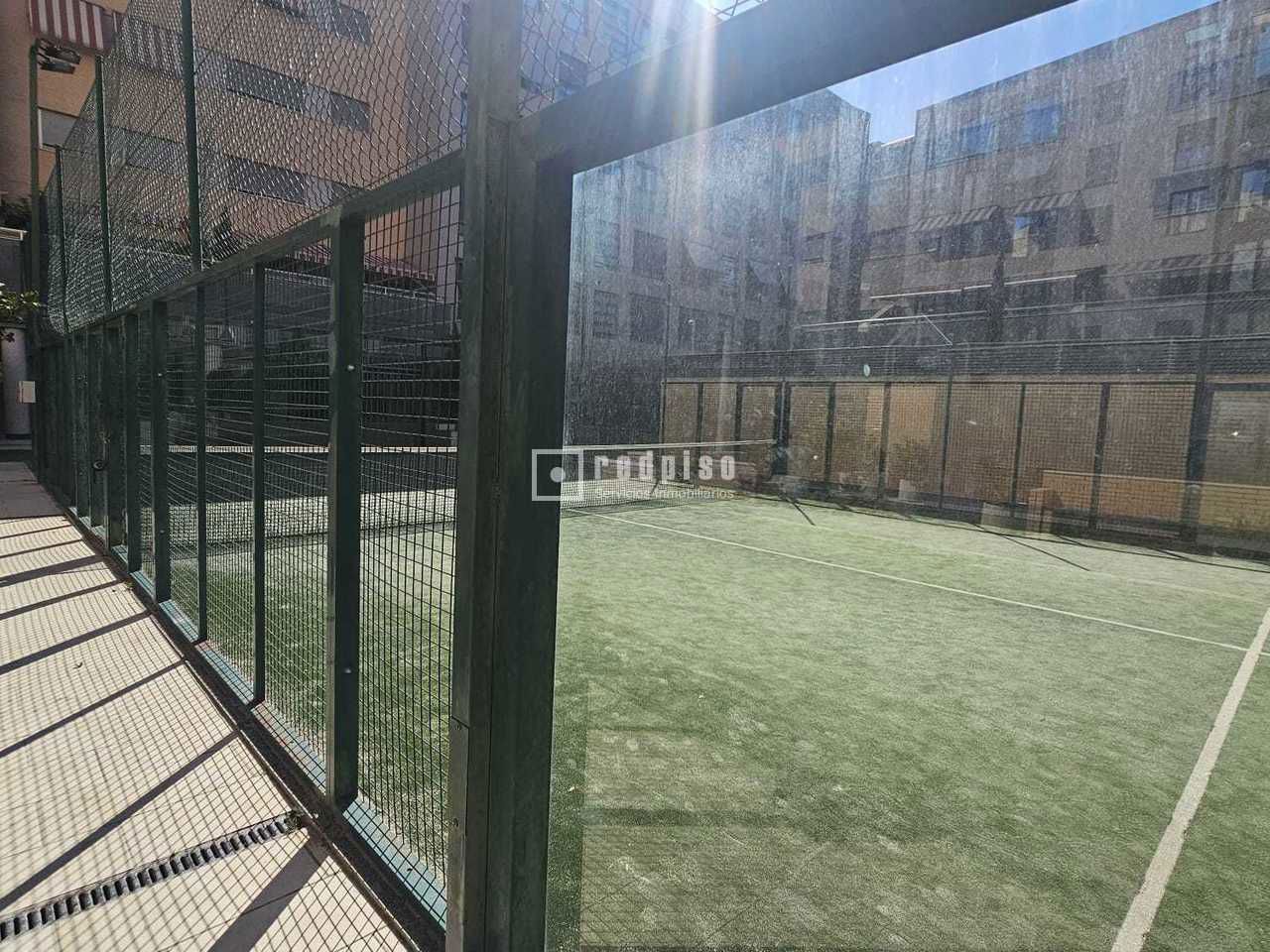 Piso en venta en calle De Las Nebulosas, Madrid, Madrid 30/32