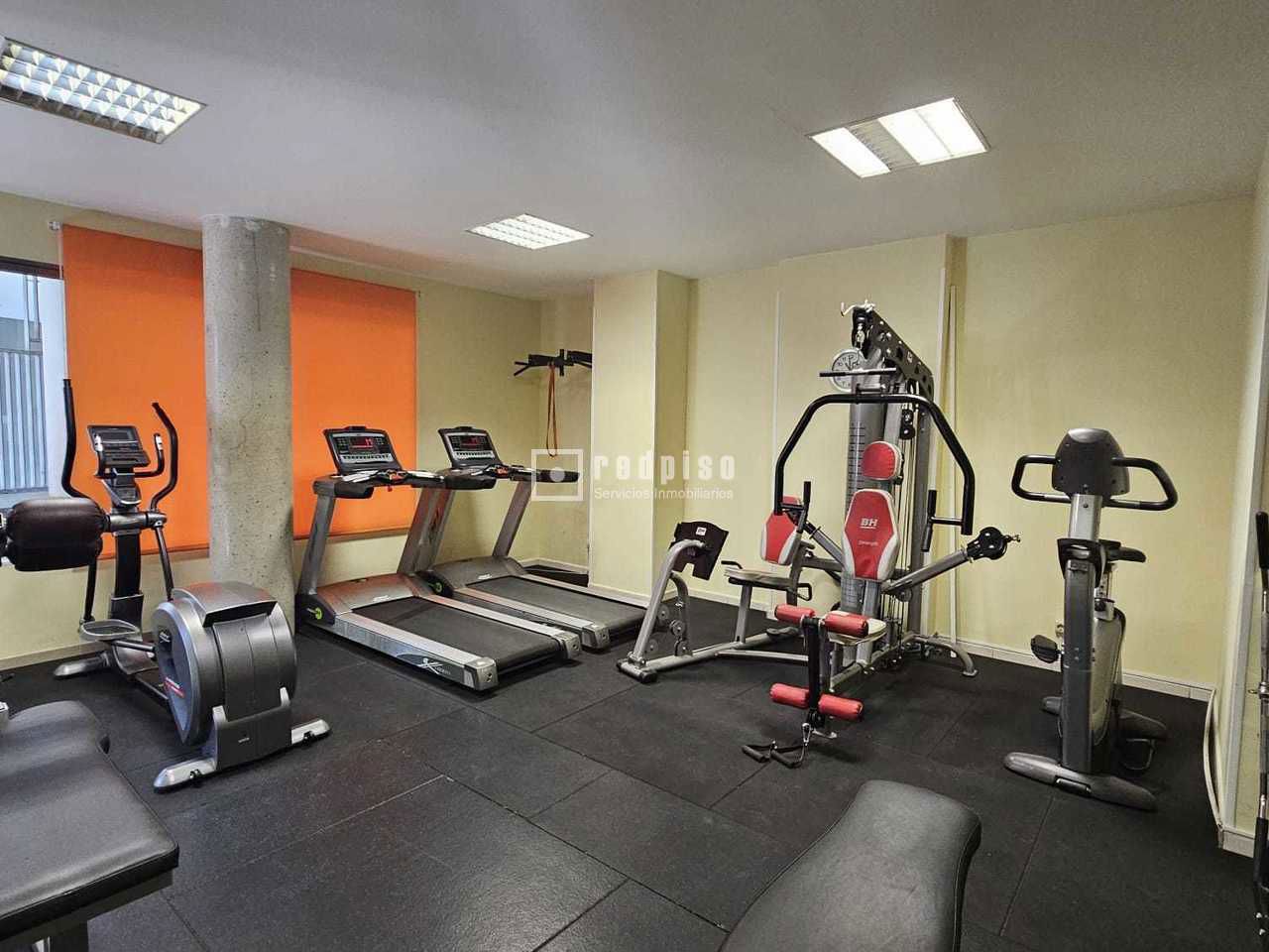 Piso en venta en calle De Las Nebulosas, Madrid, Madrid 32/32