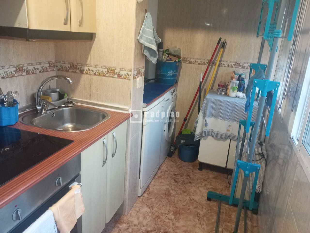 Piso en venta en calle De Benimamet, Villaverde, Madrid 8/17