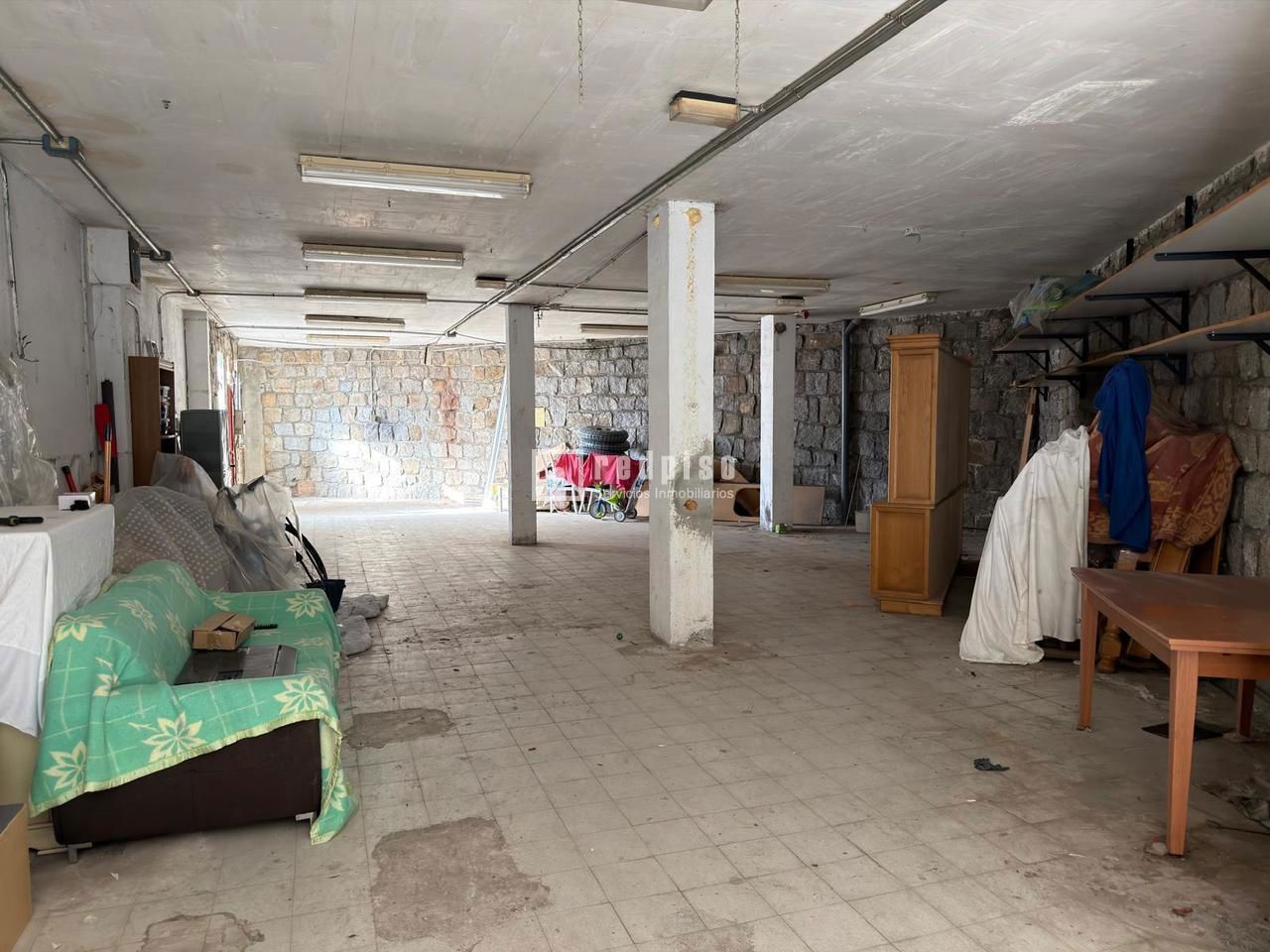 Local en venta en Valdemorillo, Madrid 4/6