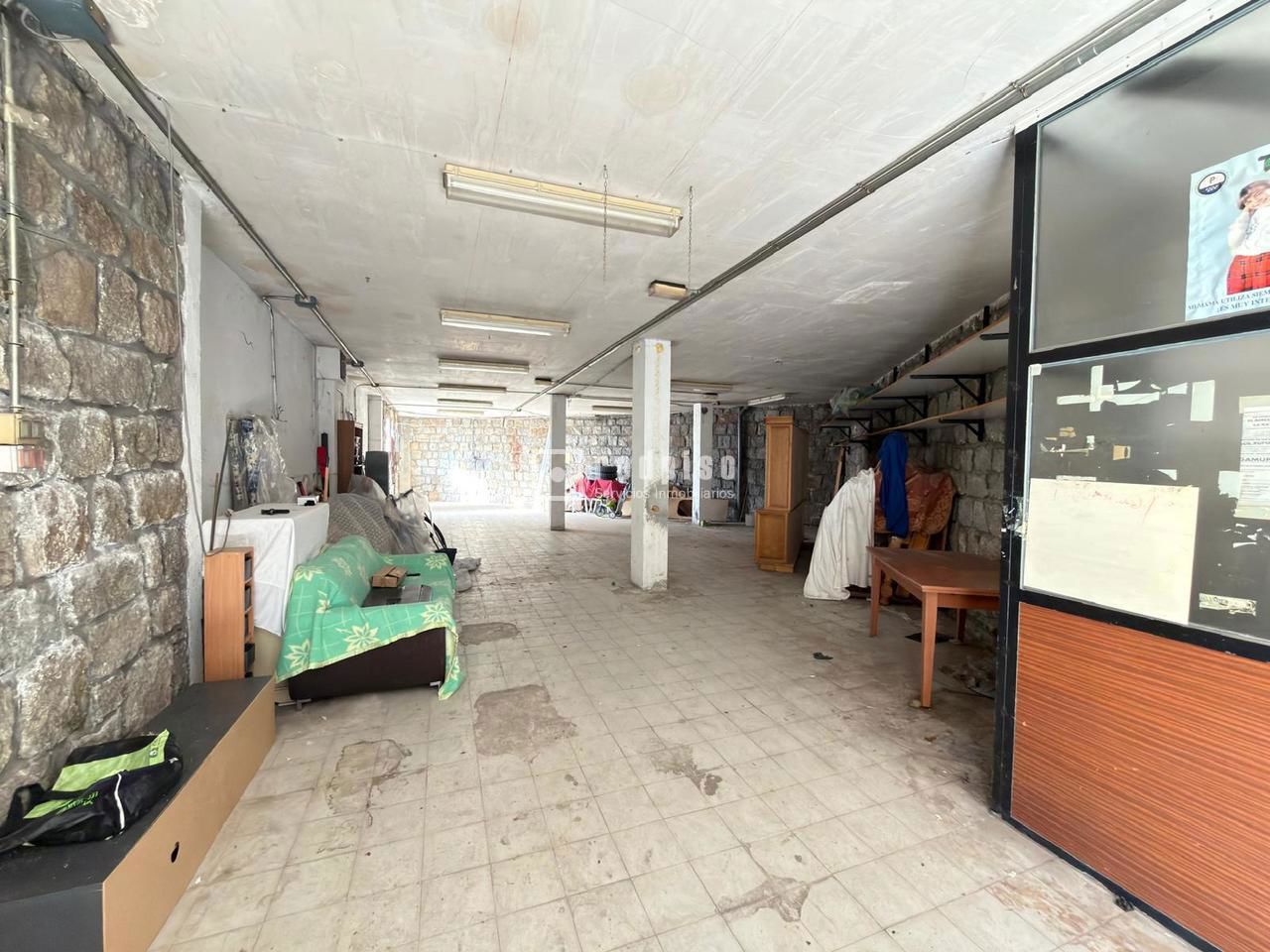Local en venta en Valdemorillo, Madrid 2/6