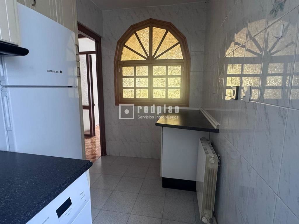 Piso en alquiler en calle De Aldeanueva De La Vera, Latina, Madrid 10/13