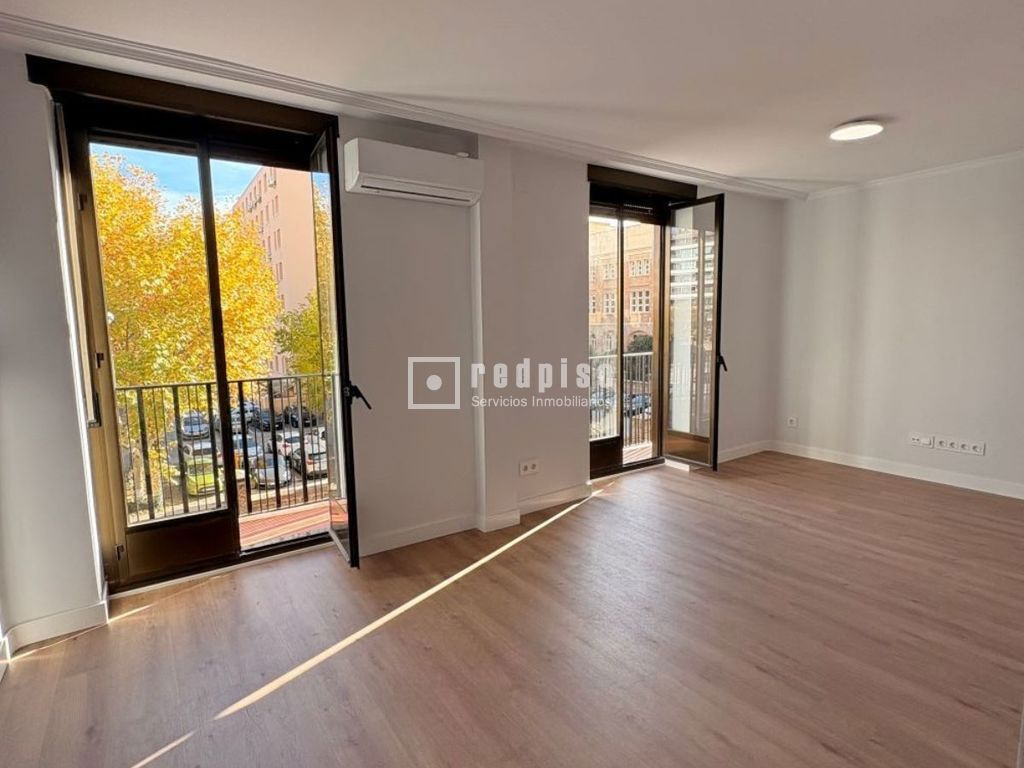 Piso en alquiler en  calle del General Díaz Porlier, Madrid  1/1