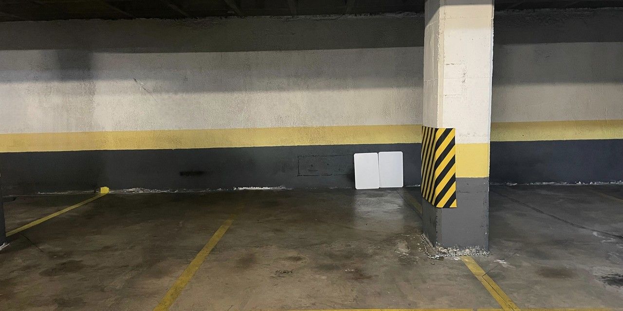 Parking en venta en  calle del Alerce, Madrid  1/1