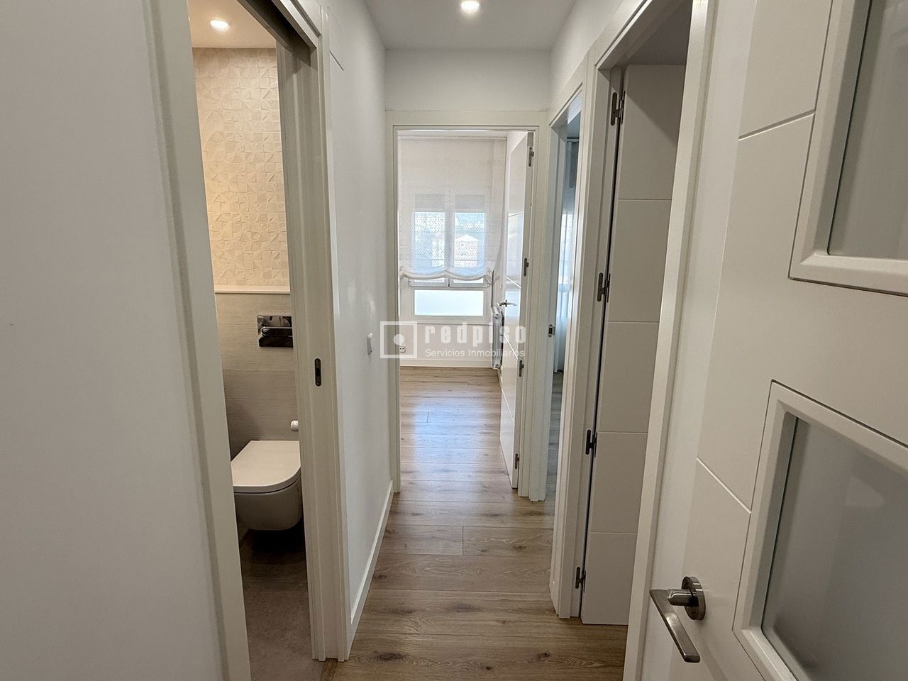 Piso en venta en calle De Valle Inclán, Latina, Madrid 8/30