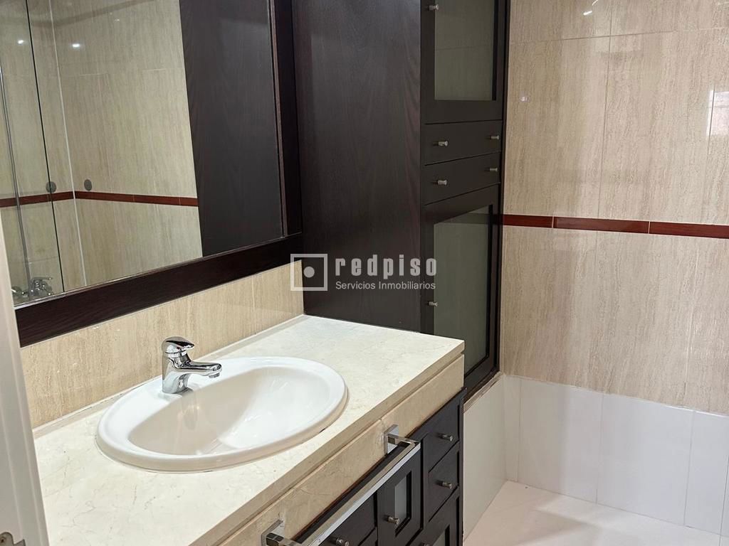 Piso en alquiler en  calle del Cardenal Tavera, Hortaleza, Madrid  16/34