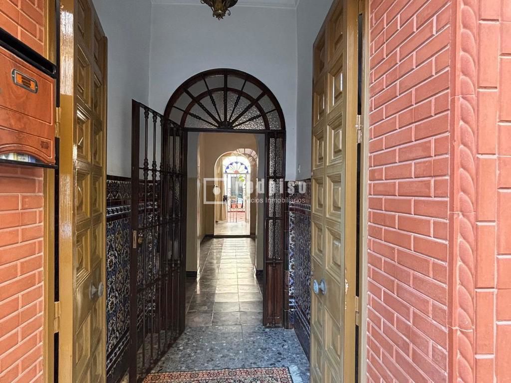 Casa en venta en  calle de Manuel López Farfán, San Juan de Aznalfarache, Sevilla  10/25