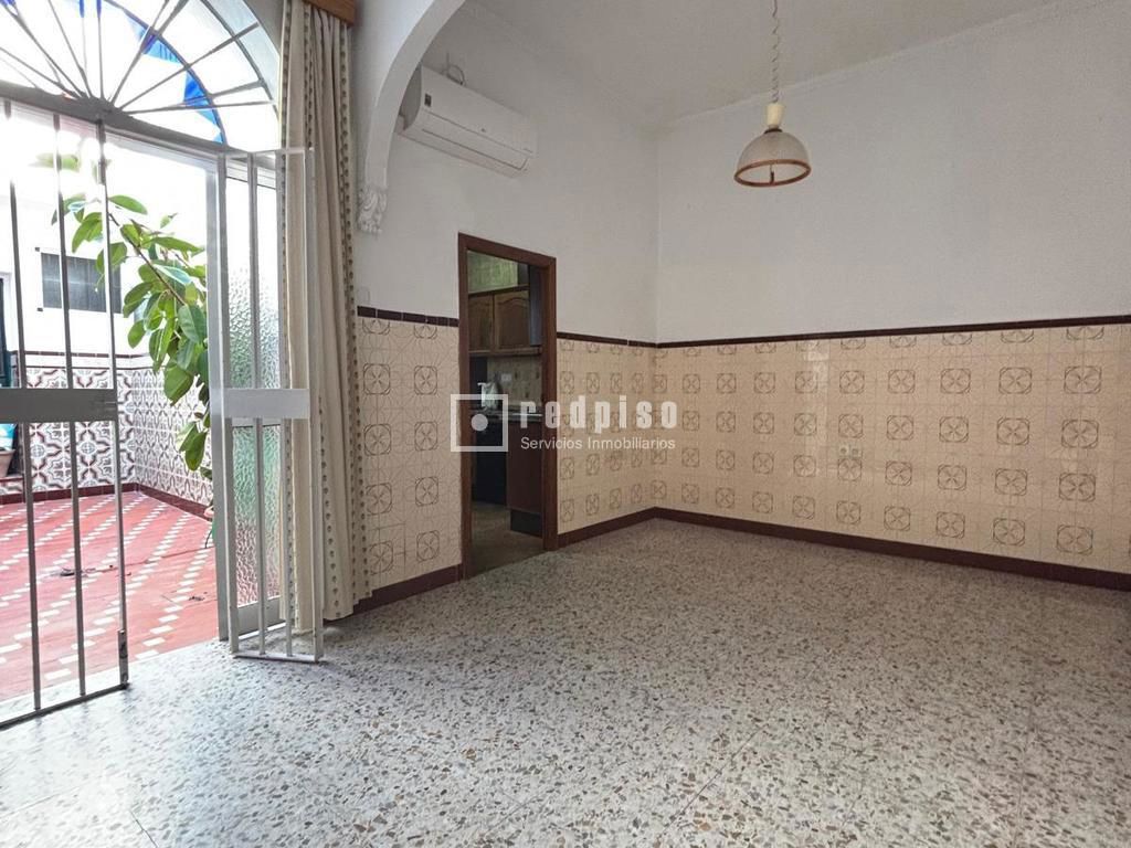 Casa en venta en  calle de Manuel López Farfán, San Juan de Aznalfarache, Sevilla  3/25