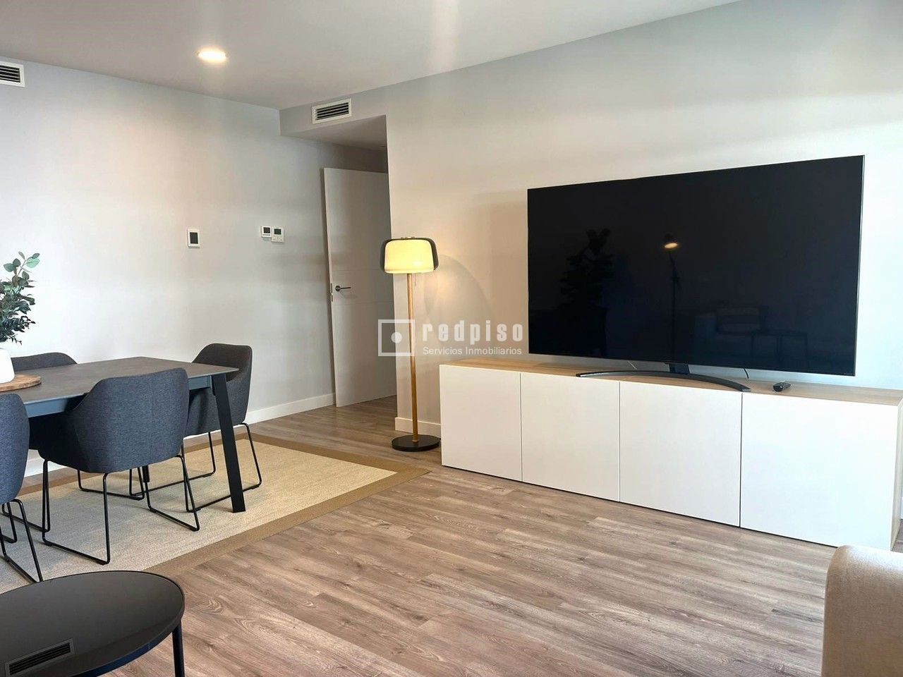 Piso en alquiler en  avenida de Isabel de Valois, Madrid  11/61