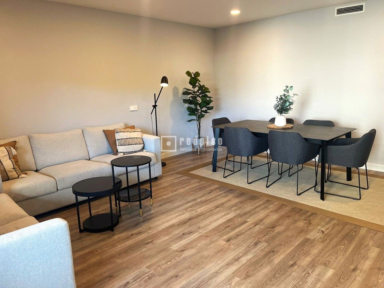 Piso en alquiler en  avenida de Isabel de Valois, Madrid  9/61