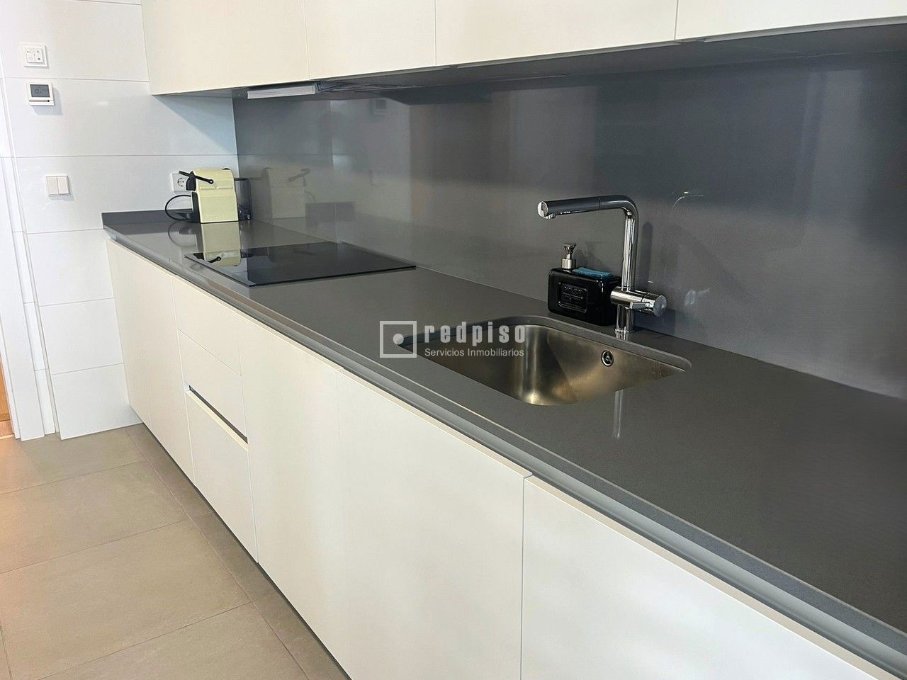 Piso en alquiler en  avenida de Isabel de Valois, Madrid  16/61