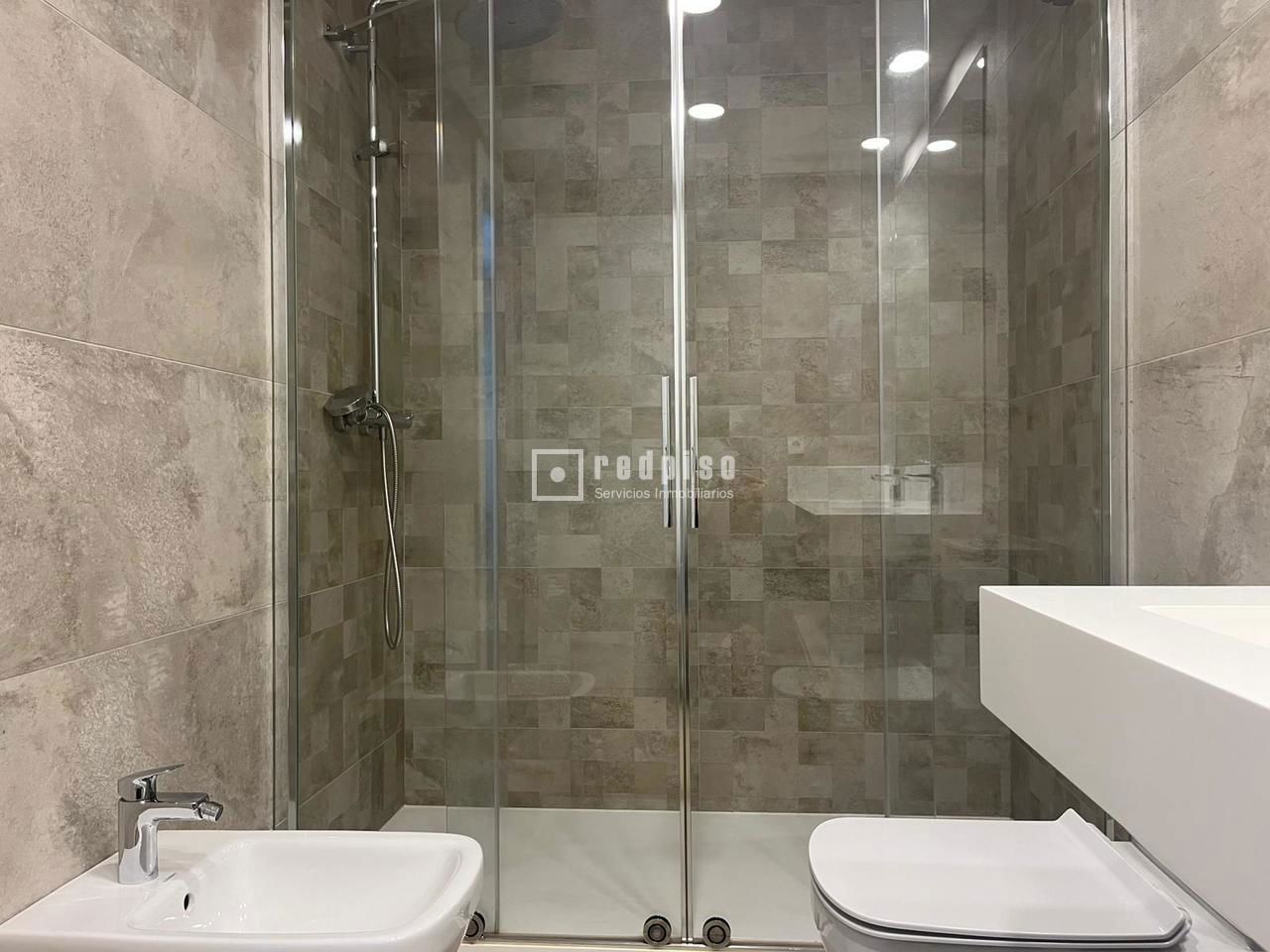 Piso en alquiler en  avenida de Isabel de Valois, Madrid  31/61