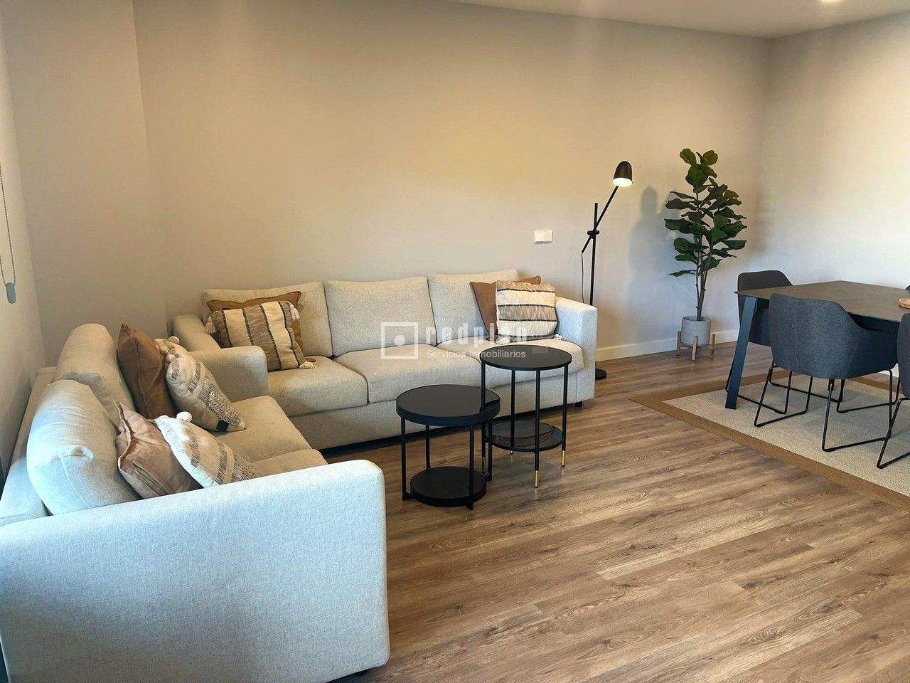 Piso en alquiler en  avenida de Isabel de Valois, Madrid  12/61