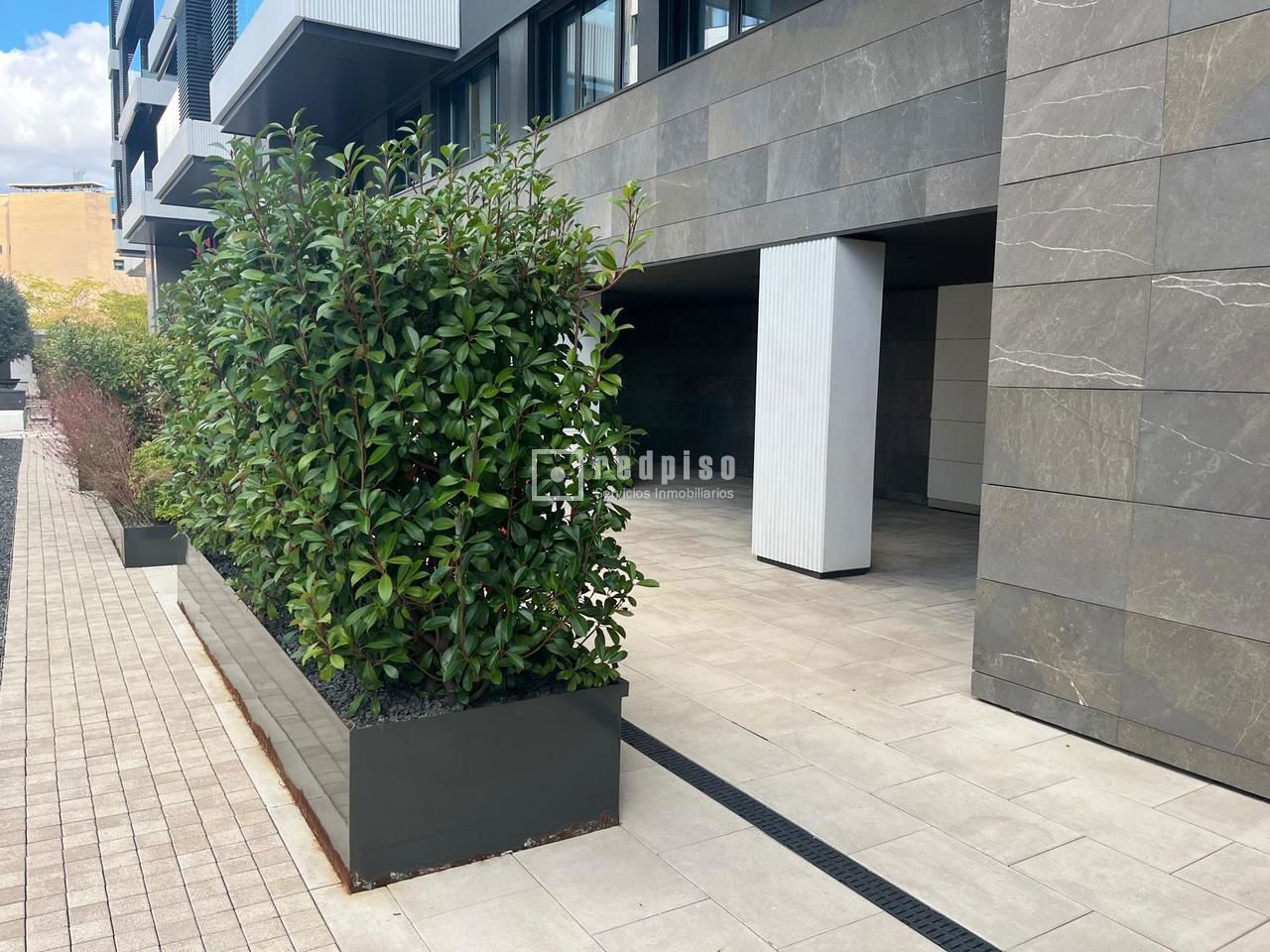 Piso en alquiler en  avenida de Isabel de Valois, Madrid  59/61