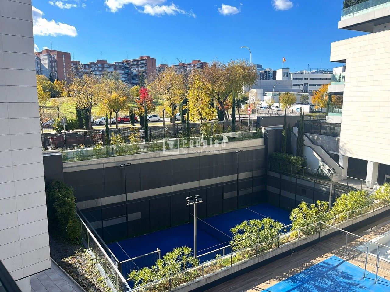 Piso en alquiler en  avenida de Isabel de Valois, Madrid  55/61