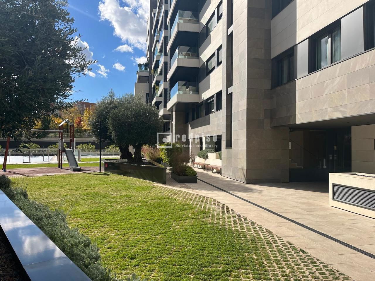 Piso en alquiler en  avenida de Isabel de Valois, Madrid  61/61