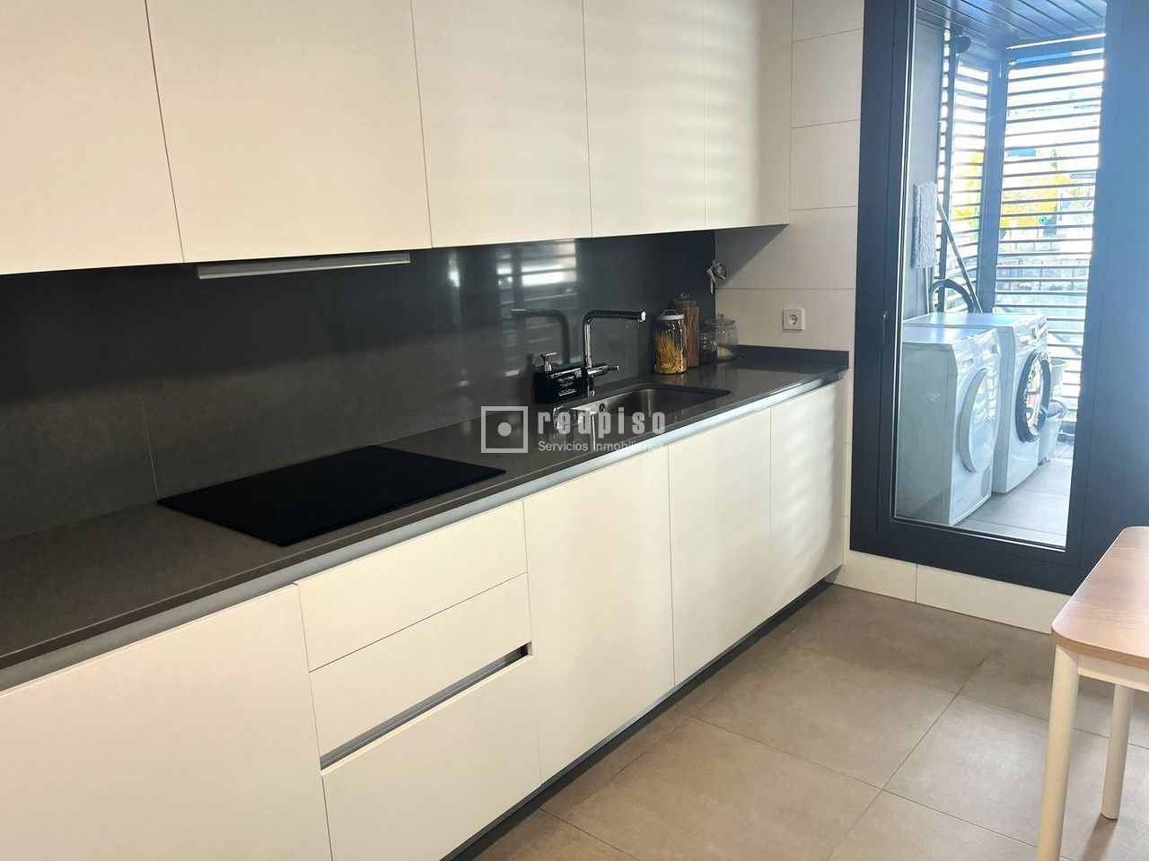 Piso en alquiler en  avenida de Isabel de Valois, Madrid  21/61