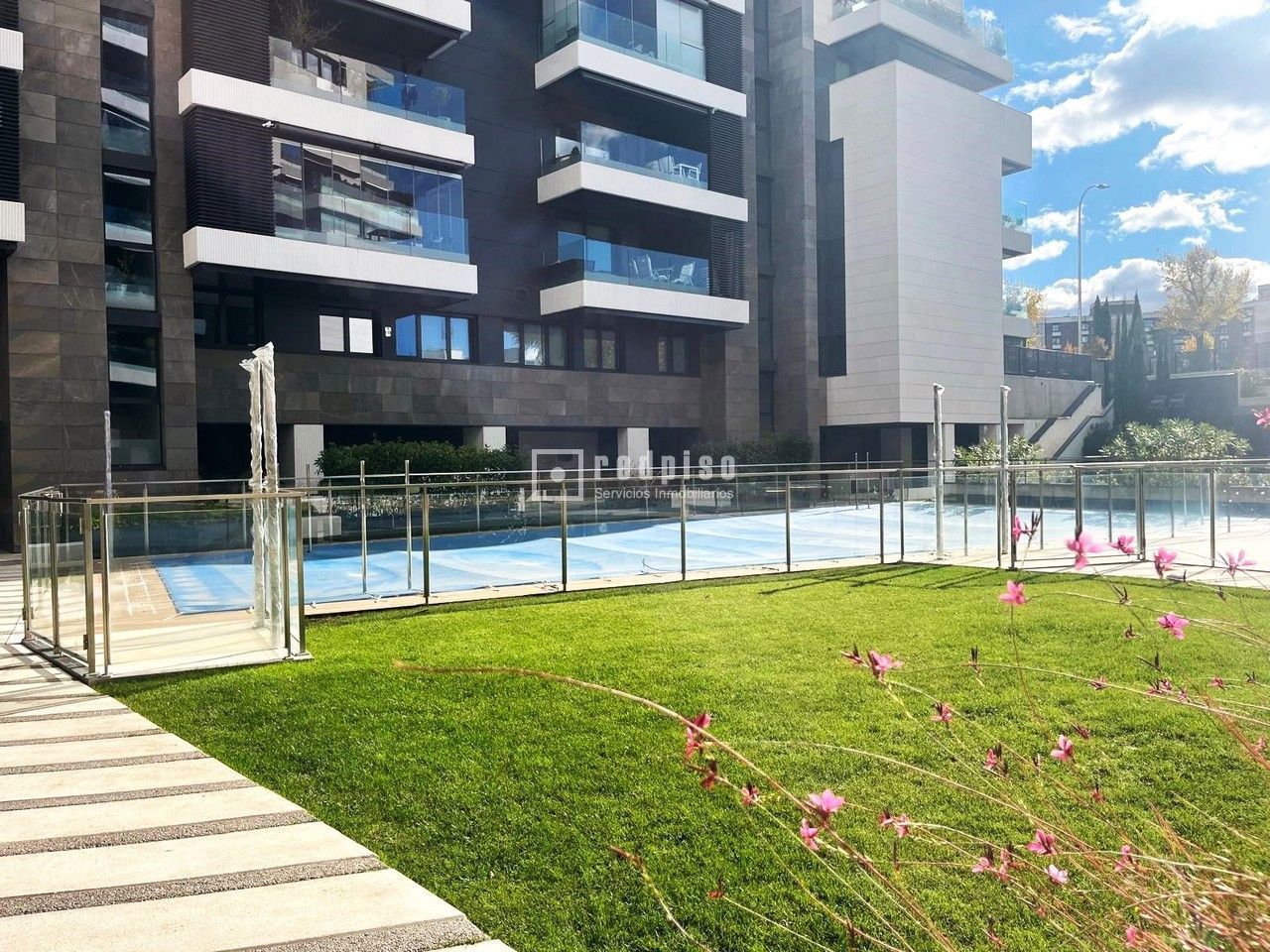 Piso en alquiler en  avenida de Isabel de Valois, Madrid  51/61